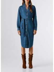 Pepe Jeans Sukienka dżinsowa "Angie" w kolorze niebieskim rozmiar: XS. Niebieskie sukienki Pepe Jeans, na co dzień, xs, bez wzorów, z bawełny, bez kołnierzyka, bez ramiączek, midi, proste. Za 219,08 zł.