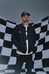 4F Bluza bomberka uniseks 4F x Bartosz Zmarzlik - czarna 3XL. Czarne bluzy 4f, xl, bez wzorów, z dzianiny, bez kaptura. Za 219,99 zł.