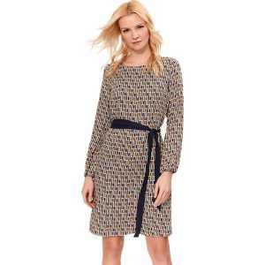 Sukienka ze wzorem. Sukienki marki Tatuum. W wyprzedaży za 159,95 zł.