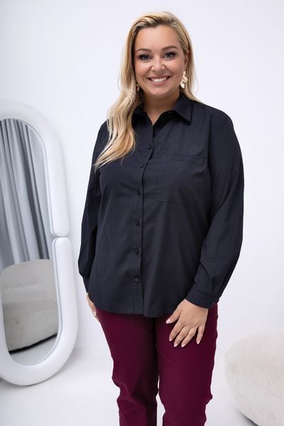 Klasyczna czarna elegancka koszula Violet PLUS SIZE XXL. Czarne koszule Nasi partnerzy, plus size, bez wzorów, z bawełny, bez kołnierzyka, plus size, bez ramiączek. Za 199,90 zł.