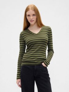 GAP Koszulka w kolorze khaki rozmiar: XXL. Brązowe bluzki GAP, xxl, bez wzorów, bez kołnierzyka, bez ramiączek. Za 66,00 zł.