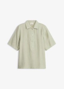 Bluzka w stylu tuniki, lekko prześwitująca. Białe tuniki bonprix, bez wzorów, bez kołnierzyka, bez ramiączek. Za 37,99 zł.