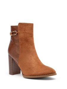 Foreverfolie Botki w kolorze jasnobrązowym rozmiar: 39. Brązowe botki Foreverfolie, bez wzorów, bez obcasa, bez zapięcia. Za 130,99 zł.