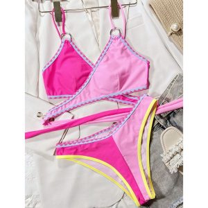 Strój kąpielowy krzyżowany na plażę i basen Selveta. Czerwone stroje jednoczęściowe Intica, bez wzorów, z materiału. Za 149,00 zł.