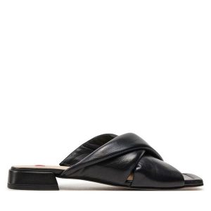 Klapki HÖGL. Czarne klapki HÖGL, bez wzorów, bez obcasa. Za 299,99 zł.