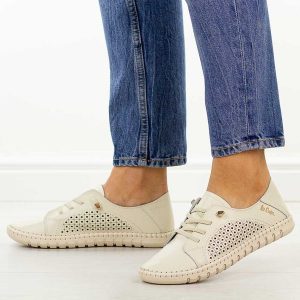 Beżowe ażurowe skórzane półbuty damskie Lee Cooper 4252. Brązowe półbuty Lee Cooper, na jesień, w ażurowe wzory, z jeansu, z okrągłym noskiem, bez obcasa, na płaskiej podeszwie, bez zapięcia. Za 219,00 zł.