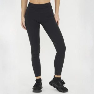 Legginsy fitness damskie neso czarne. Czarne legginsy LEGEA, bez wzorów, z elastanu. W wyprzedaży za 104,00 zł.
