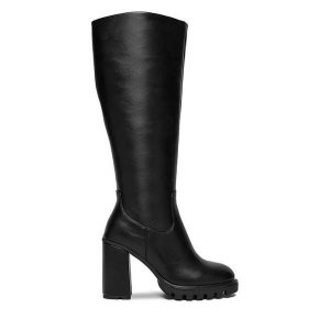 Kozaki Nine West. Czarne kozaki Nine West, bez wzorów, bez obcasa, na słupku, bez zapięcia. Za 359,99 zł.