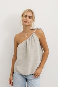 TOP HOLLY JASNO SZARY M - Flawless. Szare topy Flawless, m, bez wzorów, ze skóry, eleganckie, bez kołnierzyka, bez ramiączek. Za 57,00 zł.