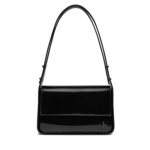 Torebka Calvin Klein. Czarne torebki klasyczne Calvin Klein, bez wzorów, bez dodatków. Za 449,99 zł.