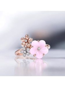 DIAMOND & CO Złoty pierścionek "Floraisons" z diamentami rozmiar: 54. Różowe pierścionki Diamond & Co, z diamentem, ceramiczne. Za 1 130,99 zł.