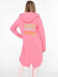 Zwillingsherz Bluza "Smile Happiness Laugh" w kolorze jasnoróżowym rozmiar: L/XL. Różowe bluzy Zwillingsherz, l, bez wzorów, bez kaptura. Za 263,53 zł.