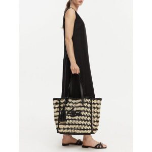 Torebka Liu Jo. Czarne shopper bag Liu Jo, bez wzorów, bez dodatków. Za 519,99 zł.
