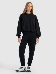 4F Spodnie dresowe joggery z modalem damskie - czarne M. Czarne spodnie dresowe 4f, m, bez wzorów, z dresówki. Za 169,99 zł.