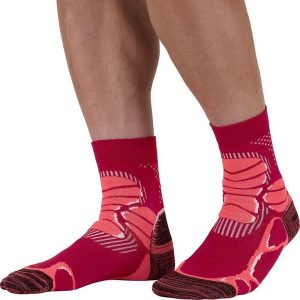 Skarpetki Monnet Extra Light Mid. Czerwone skarpetki MONNET, bez wzorów. Za 185,50 zł.