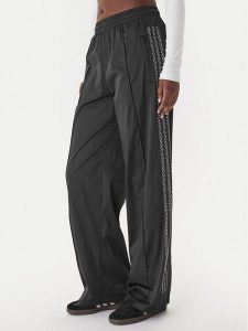 Adidas Spodnie dresowe Pearl Firebird KC7863 Czarny Loose Fit. Czarne spodnie dresowe ADIDAS, xs, bez wzorów, z dresówki. Za 348,99 zł.