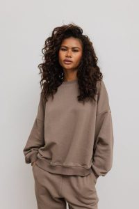 Bluza damska o kroju regular fit w kolorze GRAY TAUPE- PHENIX-UNI. Szare bluzy Marsala, uniwersalny, bez wzorów, z bawełny, bez kaptura. Za 279,90 zł.