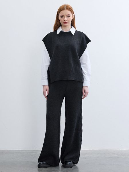 BGN Sweter w kolorze czarnym rozmiar: 38. Czarne swetry oversize BGN, bez wzorów, bez ramiączek. Za 108,99 zł.