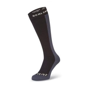 Wysokie skarpetki wodoodporne Sealskinz Worstead. Czarne skarpetki SEALSKINZ, bez wzorów. Za 359,50 zł.