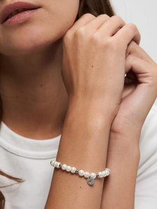 Tamaris Bransoletka ze szklanymi koralikami rozmiar: onesize. Białe bransoletki Tamaris, szklane. Za 126,15 zł.