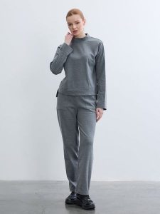 BGN Koszulka w kolorze szarym rozmiar: 34. Szare bluzki BGN, bez wzorów, bez kołnierzyka, bez ramiączek. Za 100,99 zł.