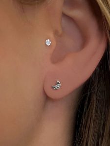 Eclat d'Argent Srebrne kolczyki-wkrętki z cyrkoniami rozmiar: onesize. Szare kolczyki Eclat d'Argent, z cyrkonią, srebrne. Za 65,99 zł.