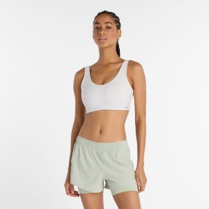 Biustonosz do biegania New Balance WB51052GYM – biały. Białe biustonosze New Balance, bez wzorów, z lycry. Za 229,99 zł.