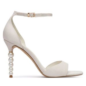 Sandały Aldo. Białe sandały ALDO, bez wzorów, bez obcasa, na szpilce, bez zapięcia. Za 459,99 zł.