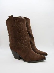 Bellucci Kowbojki w kolorze brązowym rozmiar: 36. Brązowe buty zimowe Bellucci, bez obcasa, bez zapięcia. Za 165,99 zł.