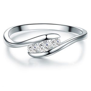 Trilani Srebrny pierścionek srebro wysokiej próby Topaz srebrny Pierścionki 1 ct Damski. Szare pierścionki Trilani, z topazem, srebrne. Za 278,99 zł.