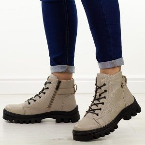 Khaki khpu botki damskie na traperze Potocki 19317. Brązowe botki POTOCKI, na jesień, bez wzorów, z dzianiny, z okrągłym noskiem, bez obcasa, bez zapięcia. Za 229,00 zł.