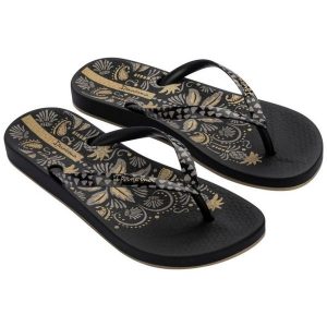 Japonki Ipanema Anat Nature Vii 83650 BD575 czarne. Czarne klapki bez wzorów, z materiału, bez obcasa. W wyprzedaży za 135,01 zł.