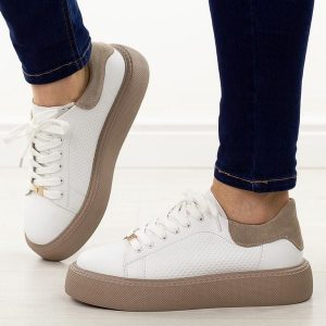 Białe skórzane półbuty damskie Filippo Dp7502/26. Białe półbuty Filippo, na jesień, bez wzorów, z jeansu, bez obcasa, na platformie, bez zapięcia. Za 249,00 zł.