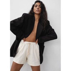 Szorty z delikatnej prążkowanej dzianiny w kolorze WARM BEIGE - ALPO. Brązowe szorty Marsala, bez wzorów, z bawełny. W wyprzedaży za 32,48 zł.