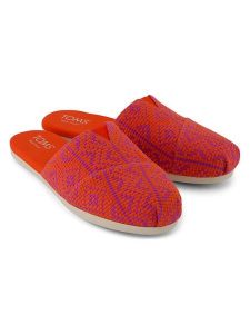 TOMS Klapki w kolorze czerwonym rozmiar: 42,5. Czerwone klapki Toms, bez wzorów, bez obcasa. Za 134,95 zł.