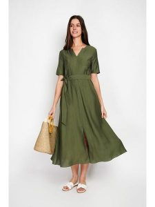 ASSUILI Sukienka w kolorze zielonym rozmiar: 40. Zielone sukienki Assuili, bez wzorów, z tkaniny, bez kołnierzyka, bez ramiączek, midi. Za 130,99 zł.