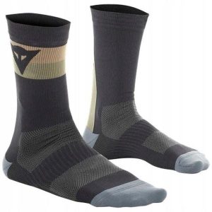 Skarpetki rowerowe Dainese HG AER Socks. Czarne skarpetki Dainese, bez wzorów, z dzianiny. Za 100,00 zł.