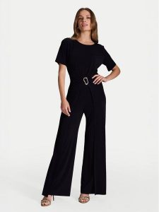 Swing Kombinezon 3AI01700 Czarny Regular Fit. Czarne kombinezony Swing, bez wzorów, z syntetyku, bez kołnierzyka, bez ramiączek. Za 439,99 zł.