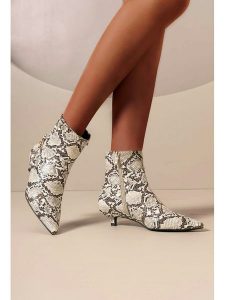 C'M Botki w kolorze kremowym rozmiar: 41. Brązowe botki C'M, bez wzorów, bez obcasa, na szpilce, bez zapięcia. Za 130,99 zł.