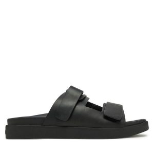 Klapki Calvin Klein. Czarne klapki Calvin Klein, bez wzorów, bez obcasa. Za 262,99 zł.