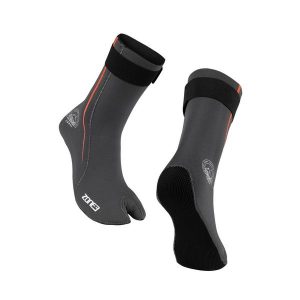 Skarpety neoprenowe ZONE3 Active Flex Swim 3 mm. Czarne skarpetki ZONE3, bez wzorów, z neoprenu. Za 219,99 zł.