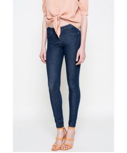 DAMSKIE SPODNIE JEANSOWE WRANGLER SUPER SKINNY DEEP SEA W29JPV95A. Niebieskie rurki Wrangler, z jeansu. W wyprzedaży za 89,99 zł.