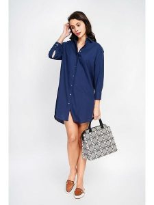 ASSUILI Lniana sukienka w kolorze granatowym rozmiar: 34. Niebieskie sukienki Assuili, bez wzorów, ze lnu, klasyczne, bez kołnierzyka, bez ramiączek, mini. Za 195,99 zł.