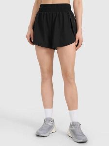 4F Szorty sportowe w kolorze czarnym rozmiar: XS. Czarne spodenki sportowe 4f, xs, bez wzorów, z materiału, outdoorowe. Za 83,42 zł.