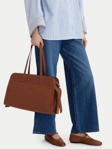 LOVE MOSCHINO Torebka JC4271PP0OKI0300 Brązowy. Brązowe shopper bag LOVE MOSCHINO, bez wzorów, ze skóry, bez dodatków. Za 683,99 zł.