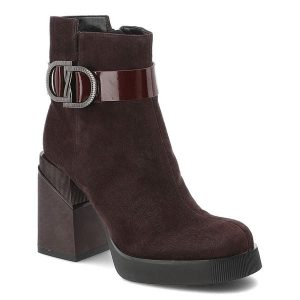 Bordowe Botki Filippo Eleganckie Obuwie Damskie. Czerwone botki Filippo, bez wzorów, bez obcasa, bez zapięcia. Za 246,99 zł.