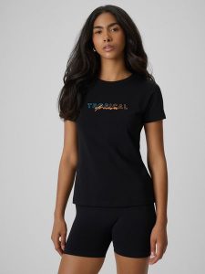 4F T-shirt slim z nadrukiem damski - czarny XS. Czarne t-shirty 4f, l, bez wzorów, z bawełny, bez kołnierzyka, bez ramiączek. Za 59,99 zł.