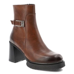 Brązowe Botki Armodo Stylowe Obuwie Damskie. Brązowe botki Armodo, bez wzorów, ze skóry, bez obcasa, na obcasie, bez zapięcia. Za 382,99 zł.