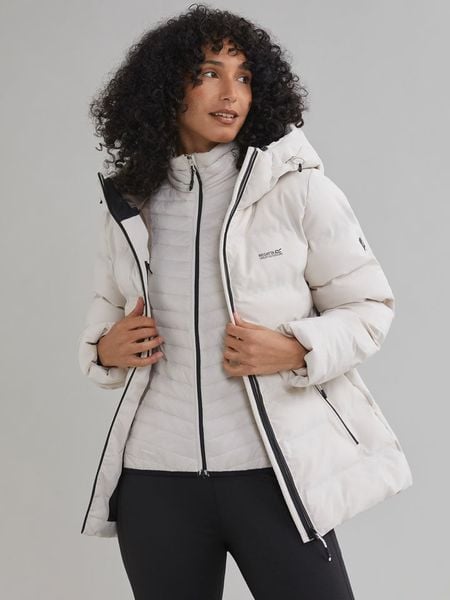 Regatta Kurtka pikowana "Altoro Thermal" w kolorze kremowym rozmiar: 42. Brązowe kurtki Regatta, bez wzorów, bez kaptura. Za 309,65 zł.