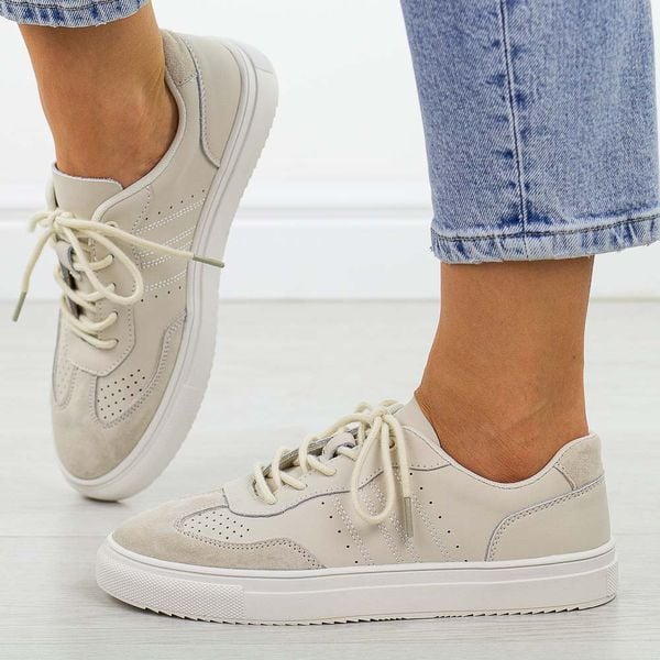 Beżowe skórzane półbuty damskie Vinceza 41481. Brązowe półbuty VINCEZA, na jesień, bez wzorów, z jeansu, bez obcasa, bez zapięcia. Za 199,00 zł.